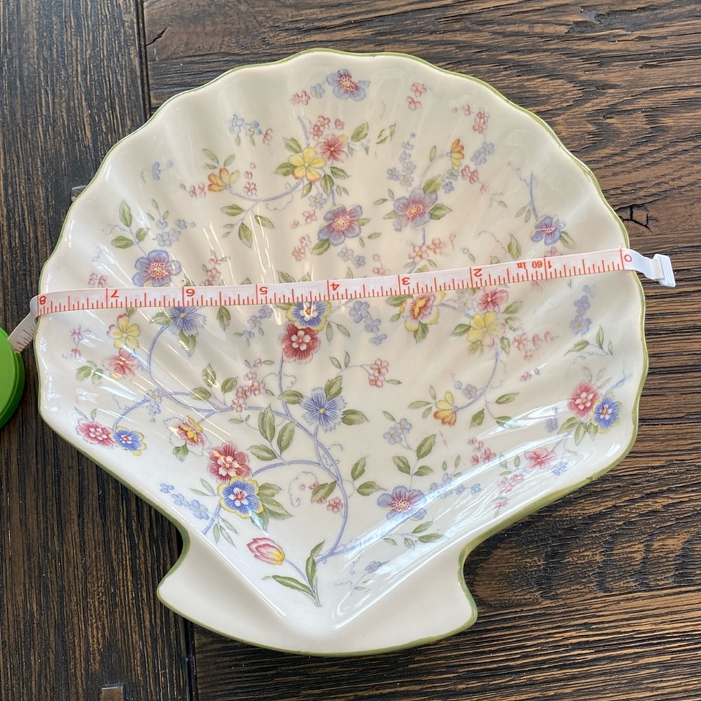 Adrea by Sadek Floral Shell-Shaped Decorative Plate
